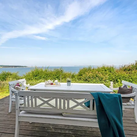 Vakantiehuis Three-bedroom In *