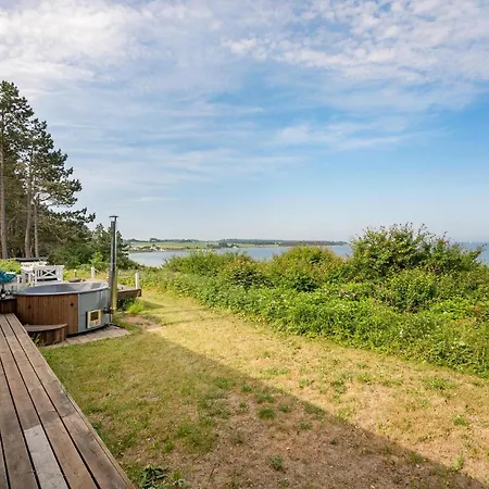 Vakantiehuis Three-bedroom In *