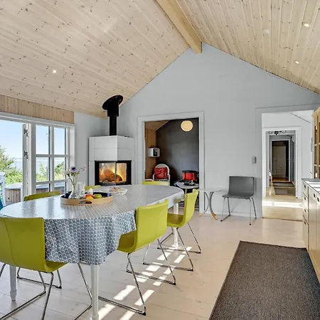 Three-bedroom In Сasa de vacaciones Knebel