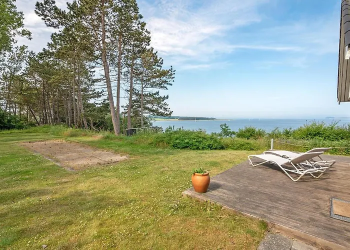 Holiday home Three-bedroom In