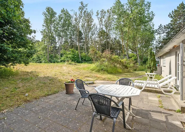 Three-bedroom In Feriehus *