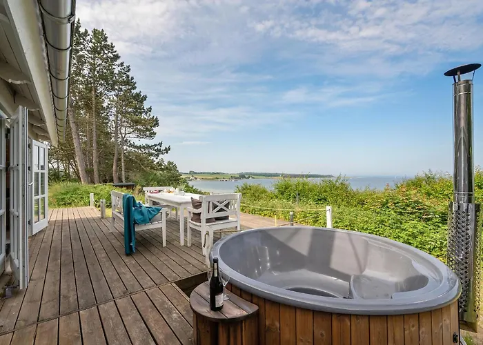 Three-bedroom In Holiday home